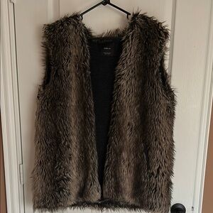 ZARA Knit Faux Fur Vest – Size M